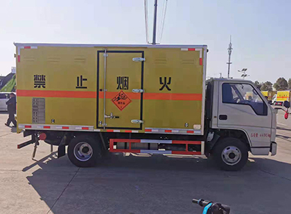 泗水爆破器材运输车工人安全操作规范与智能技术保障